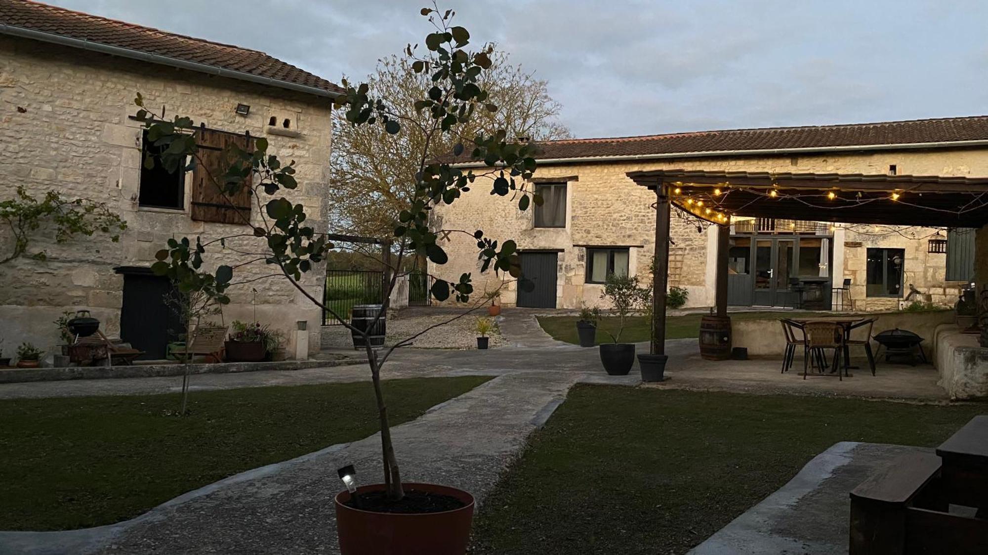 Metairie Des Gacheries Champagne-et-Fontaine Exterior photo