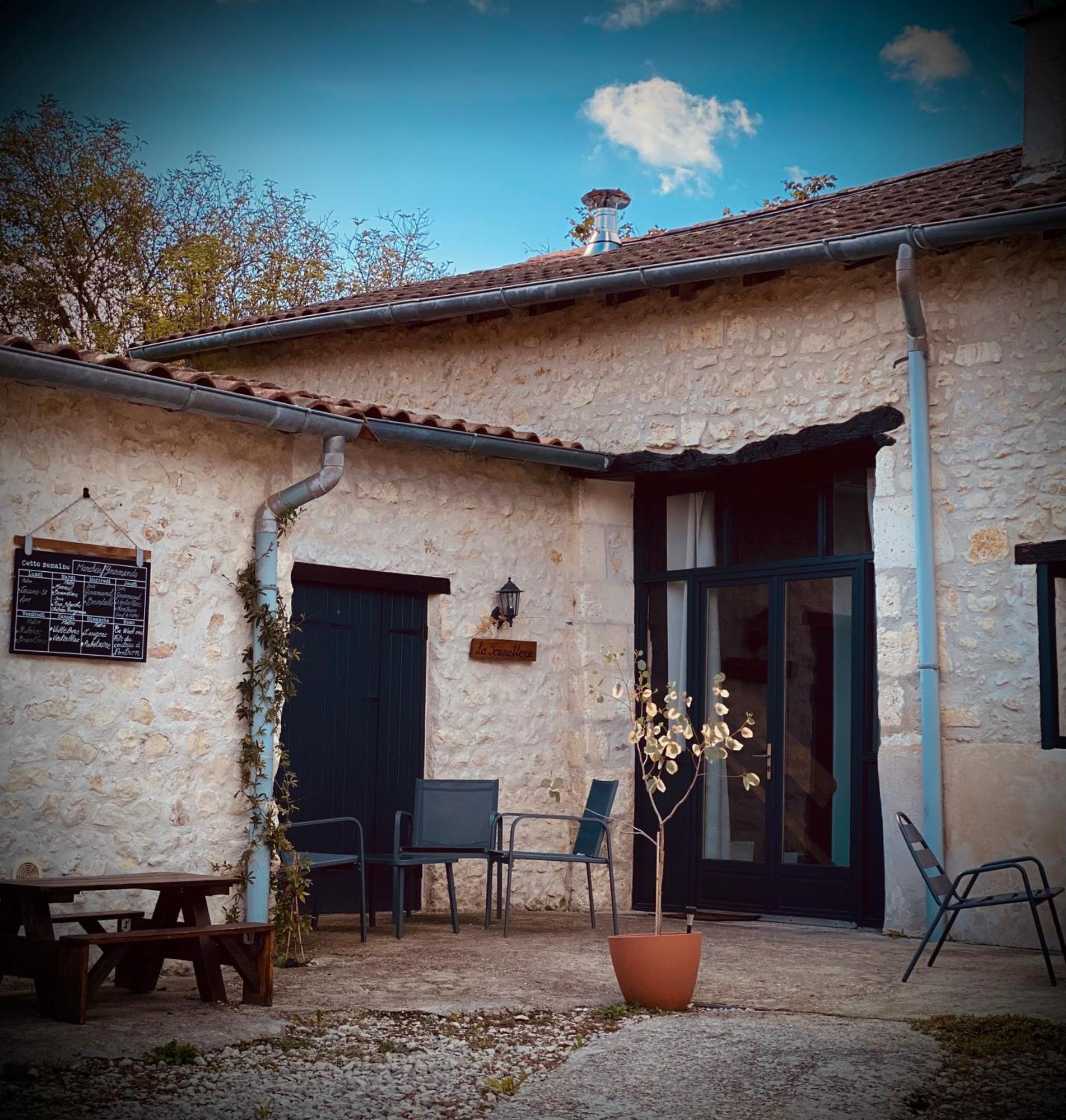 Metairie Des Gacheries Champagne-et-Fontaine Exterior photo
