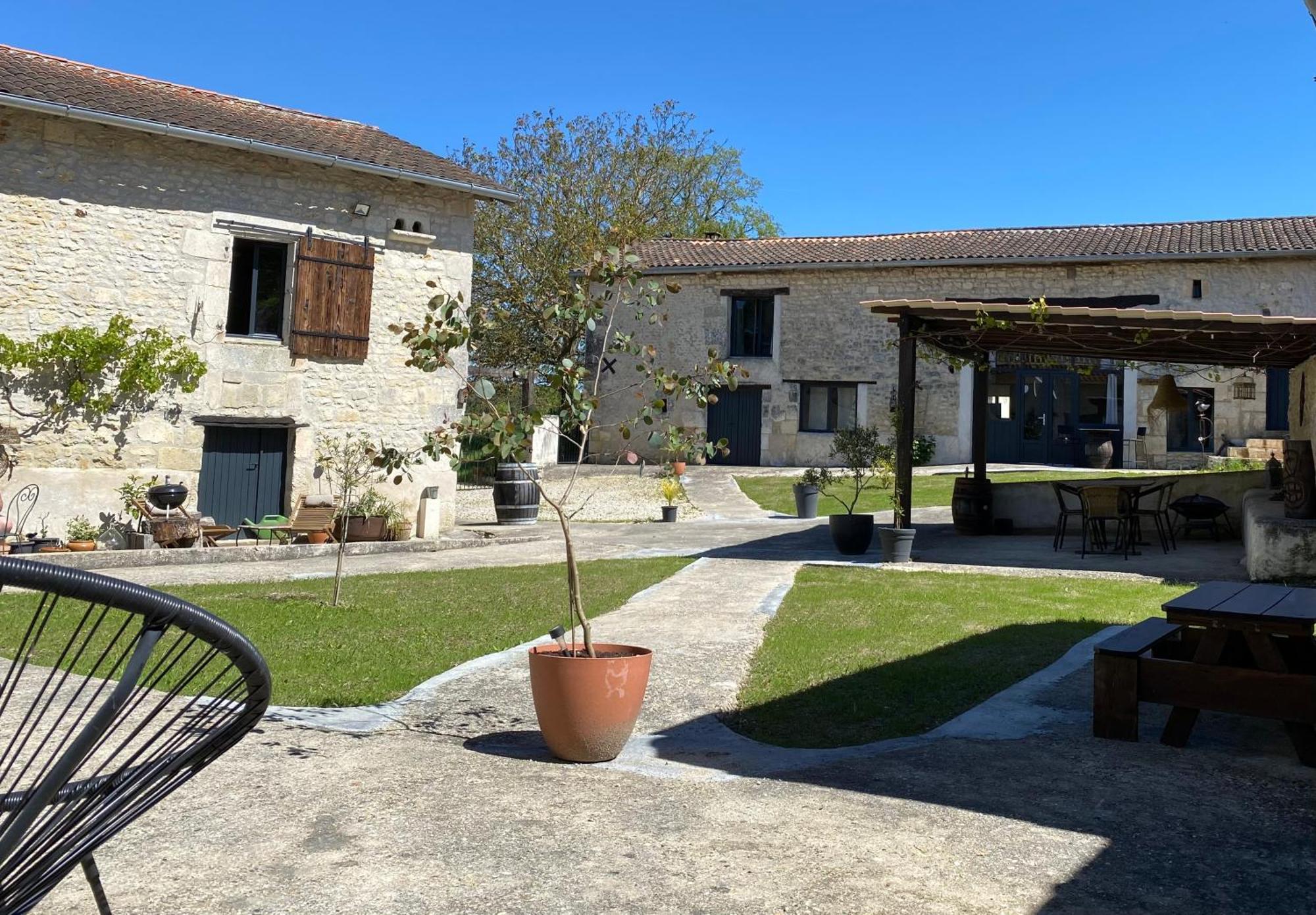 Metairie Des Gacheries Champagne-et-Fontaine Exterior photo