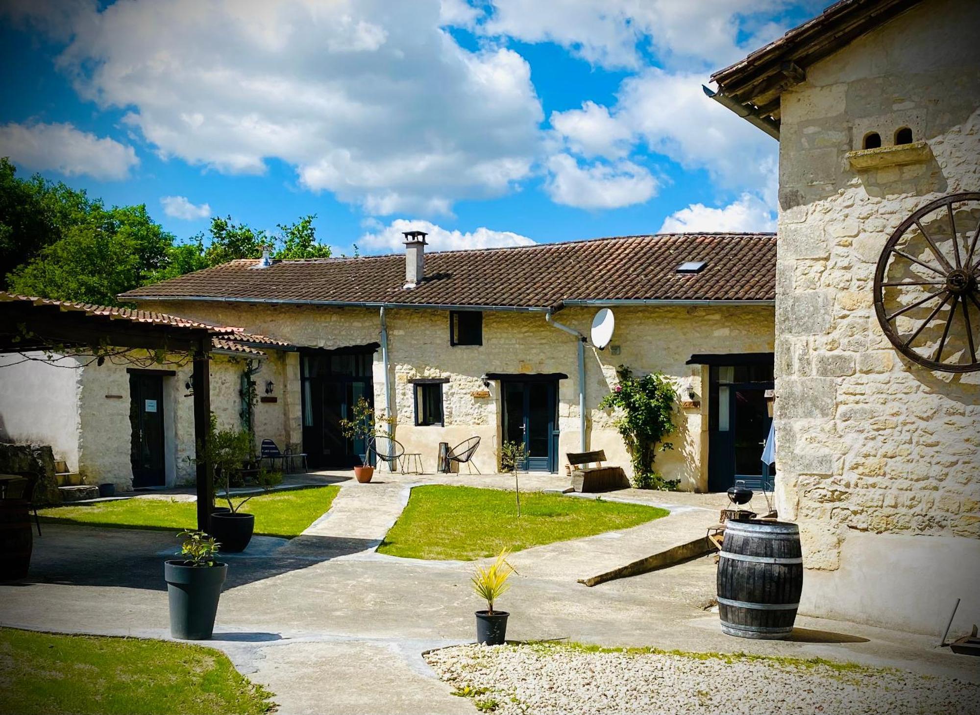 Metairie Des Gacheries Champagne-et-Fontaine Exterior photo